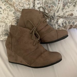 Brown wedge Charles Albert booties